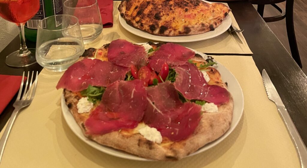 Pizza Bresaola, mozzarella et roquette Sacripante