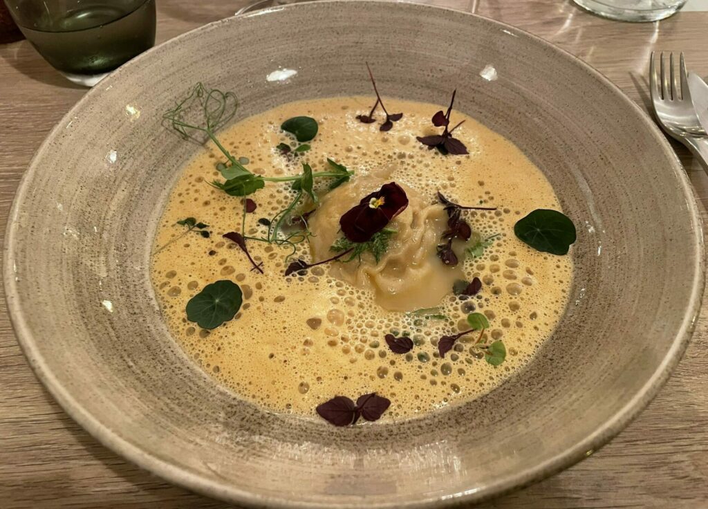 Entrée raviole langoustine