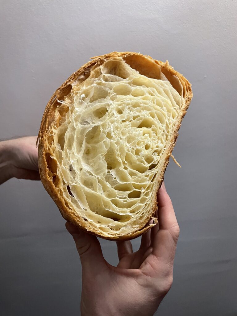 Croissant XL Philippe Conticini tranché