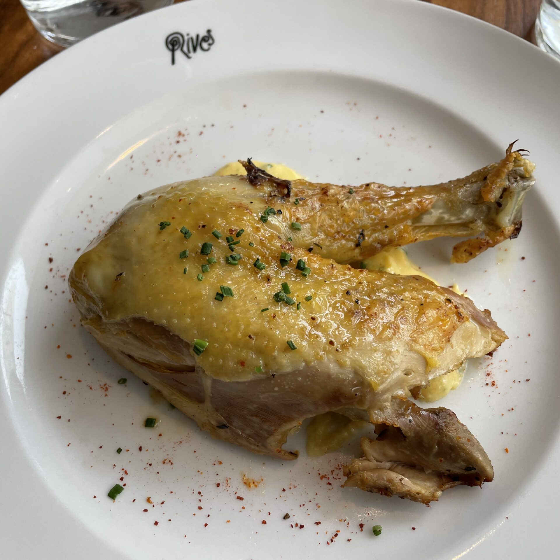 Poulet rôti sauce gribiche Rives restaurant Paris