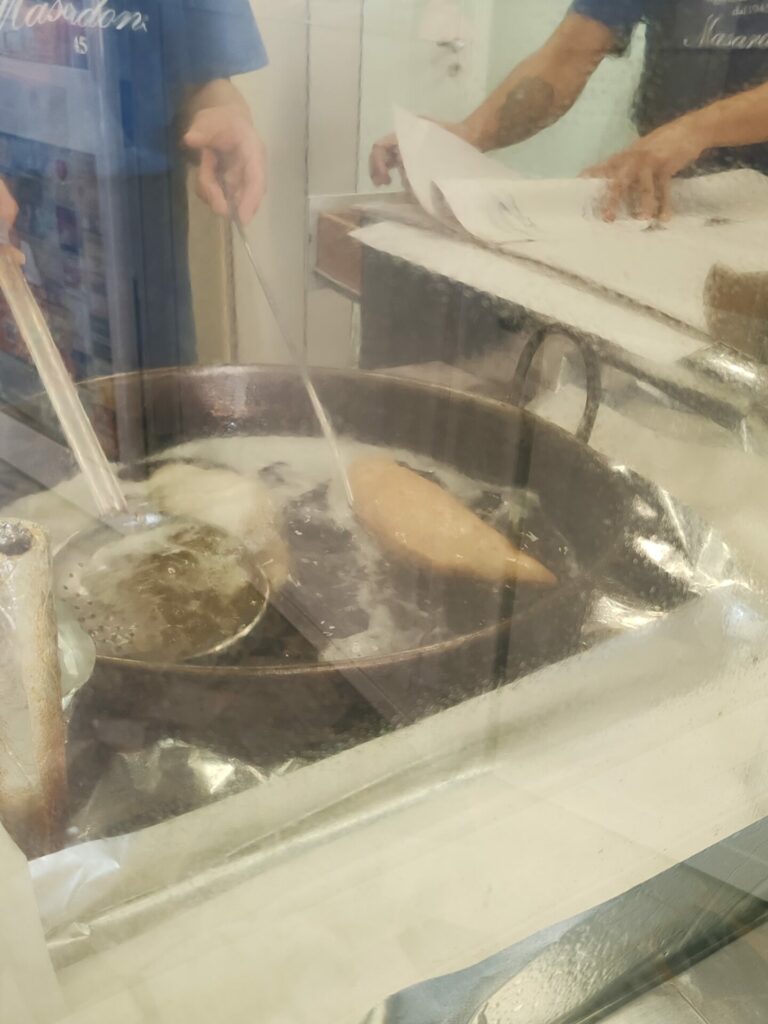 La Masardona pizza fritte Naples